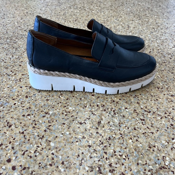 Franco Sarto Sansara Wedge Penny Loafer - size 7.5 - Picture 3 of 6